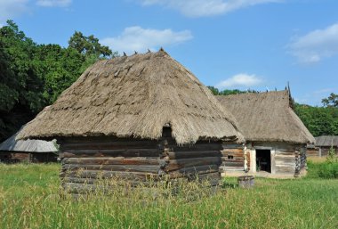 hasır çatılı eski ahır