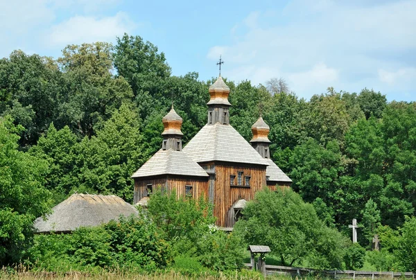 Antyczny drewniany kościół — Zdjęcie stockowe