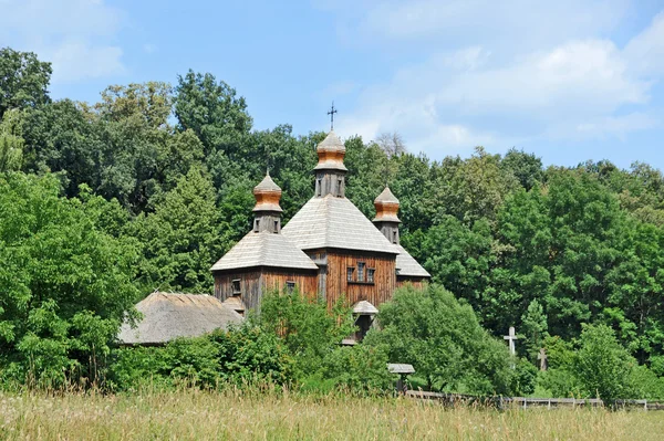 Starožitný dřevěný kostel — Stock fotografie