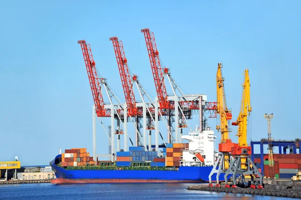 Cargo crane and ship — Stock Photo, Image