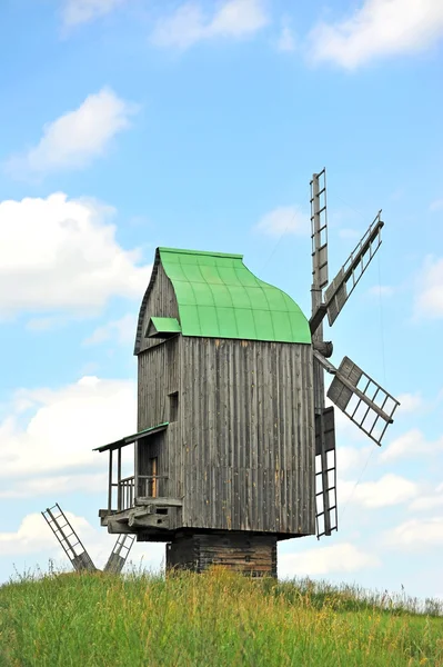 Antiguo molino de viento — Foto de Stock