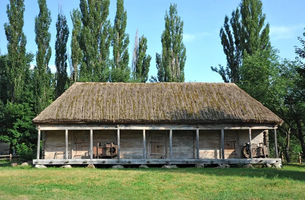 Ancient wooden barn — Stock Photo, Image