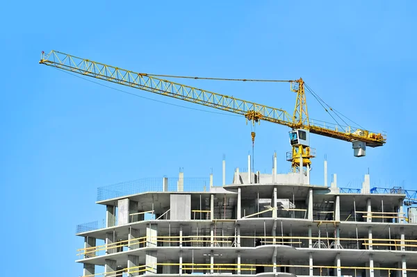 Kran und Baustelle — Stockfoto