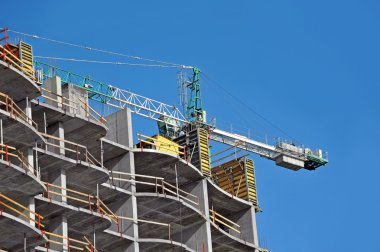 Beton kalıp ve vinç