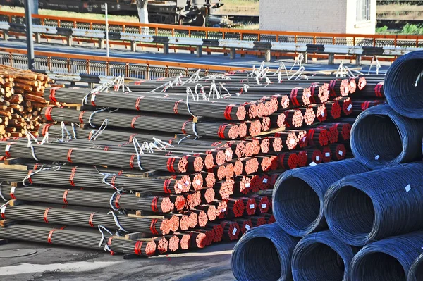 Steel wire roll and pipe — Stock Photo, Image