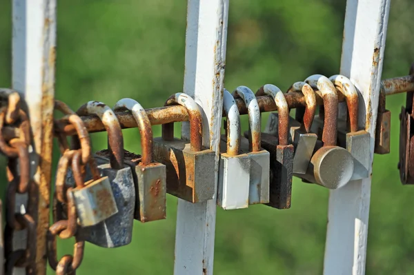 Lock on bridge railing — Stock Photo, Image