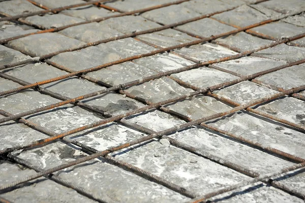 鉄の電機子とコンクリート — ストック写真