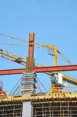 Beton kalıp ve vinç