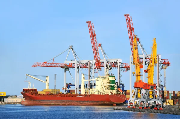 Cargo crane and ship — Stock Photo, Image