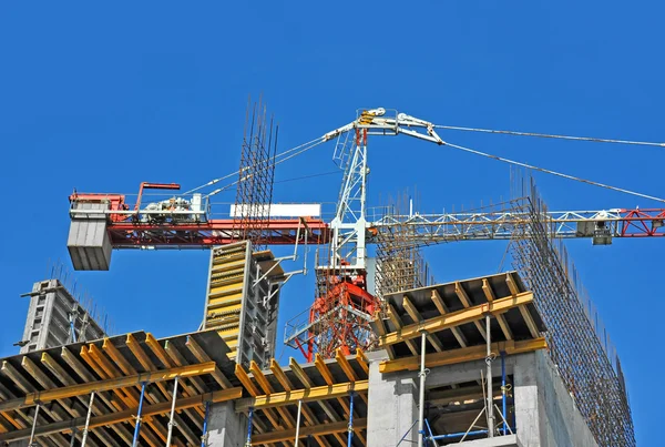 Concrete formwork and crane — Stock Photo, Image