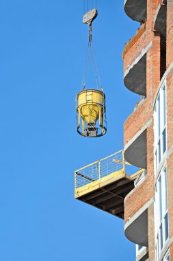 Çimento karıştırma kabı kaldırma vinç