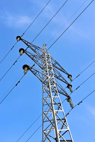 Wysokonapięciowa linia elektryczna — Zdjęcie stockowe