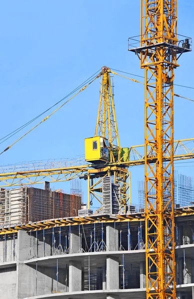 Kran und Baustelle — Stockfoto