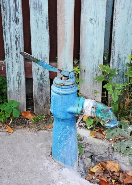 Bomba de agua vieja —  Fotos de Stock