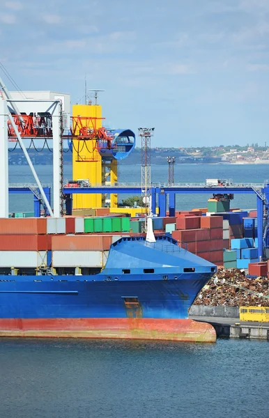 Cargo crane and ship — Stock Photo, Image