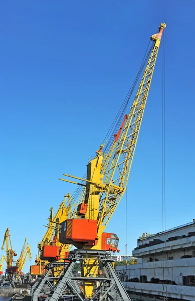 Grue à cargaison portuaire — Photo