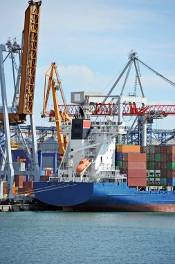 Kargo vinç ve gemi