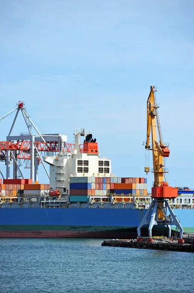 Cargo crane and ship — Stock Photo, Image