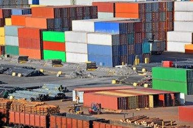 Konteyner, kereste, boru ve bağlantı noktası tren