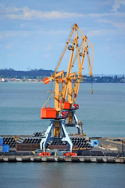 Grue à cargaison portuaire — Photo