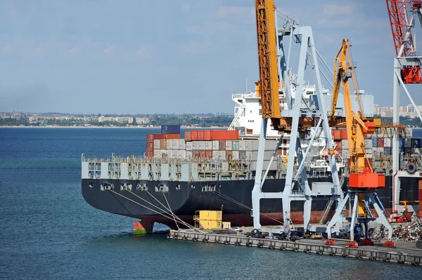 Cargo crane and ship — Stock Photo, Image