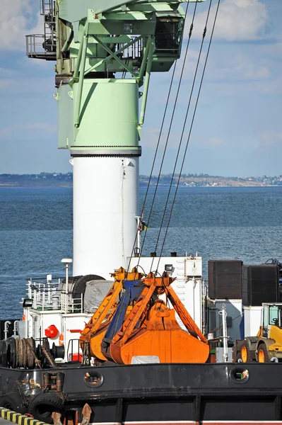 Scoop of cargo crane — Stock Photo, Image