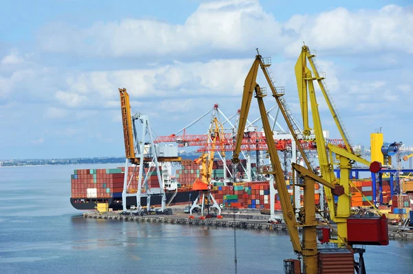 Cargo crane and ship — Stock Photo, Image