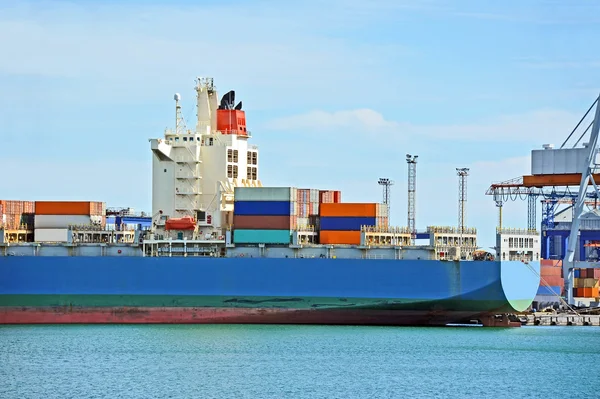 Cargo crane and ship — Stock Photo, Image