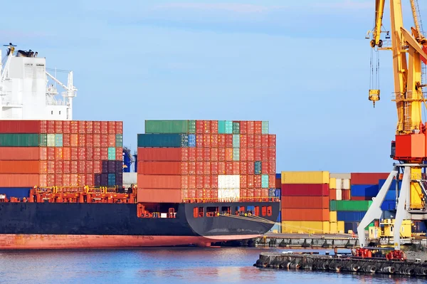 Cargo crane and ship — Stock Photo, Image