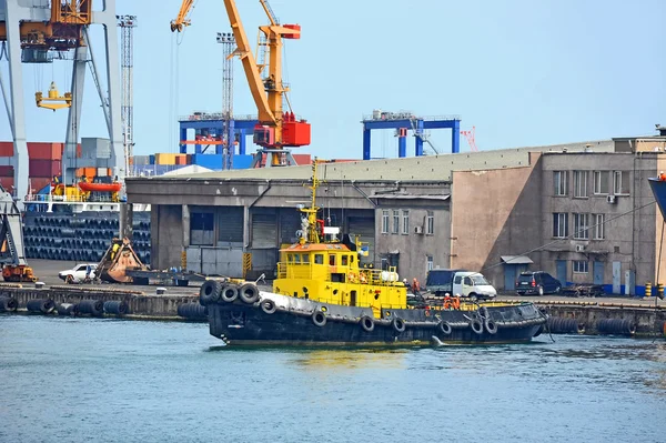 Tugboat and port cargo crane — Stock Photo, Image