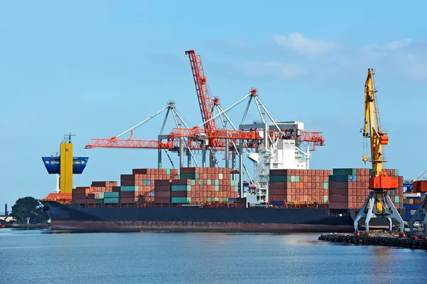 Cargo crane and ship — Stock Photo, Image