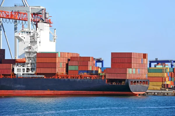 Cargo crane and ship — Stock Photo, Image