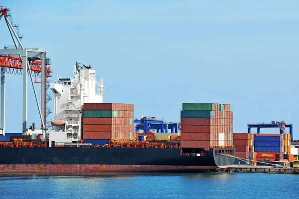 Cargo crane and ship — Stock Photo, Image