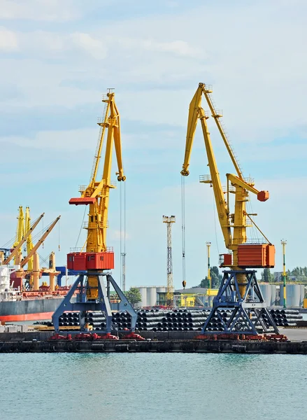 Cargo crane and steel wire roll — Stock Photo, Image