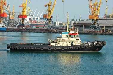 Römorkör ve bağlantı noktasına kargo vinç