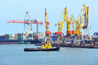 Römorkör ve bağlantı noktasına kargo vinç