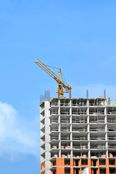 Guindaste e canteiro de obras — Fotografia de Stock