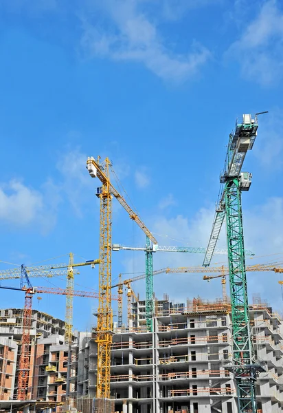 Kran och konstruktion webbplats — Stockfoto