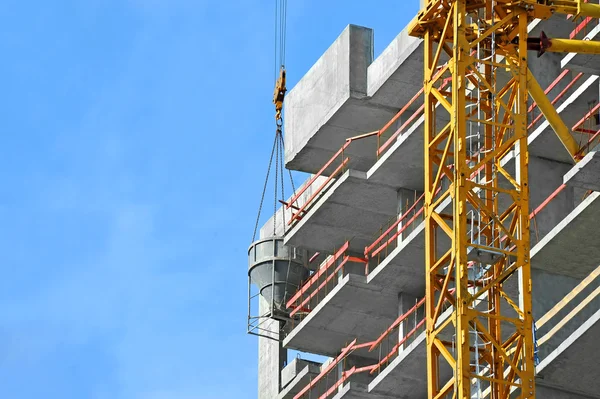 Kraan hijs cement mengen container — Stockfoto