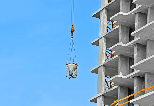 Kraan hijs cement mengen container — Stockfoto