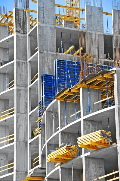 Guindaste e canteiro de obras — Fotografia de Stock