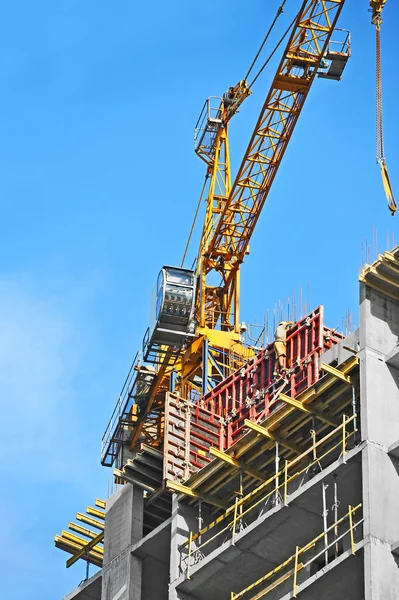 Kran und Baustelle — Stockfoto