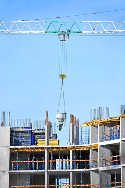 Kraan hijs cement mengen container — Stockfoto