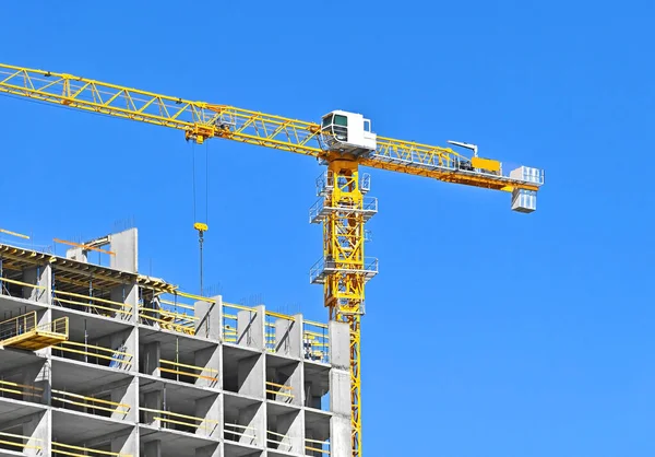 Grúa Construcción Construcción Contra Cielo Azul —  Fotos de Stock