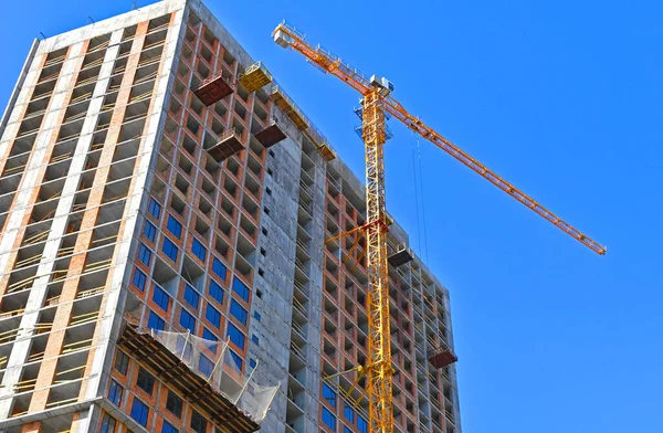 Grue Bâtiment Construction Contre Ciel Bleu — Photo