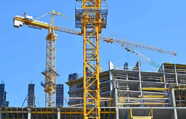 Kraanvogel Gebouw Aanbouw Tegen Blauwe Lucht — Stockfoto