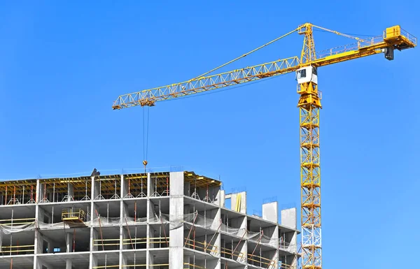 Grúa Construcción Construcción Contra Cielo Azul —  Fotos de Stock