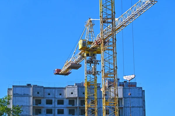 Grúa Construcción Construcción Contra Cielo Azul —  Fotos de Stock