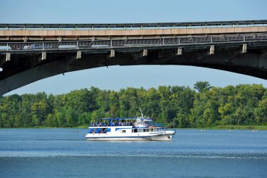 Dinyeper nehrinde vapur, Kiev, Ukrayna
