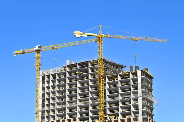 Grue Bâtiment Construction Contre Ciel Bleu — Photo